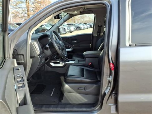 Certified 2024 Nissan Frontier SL image 4