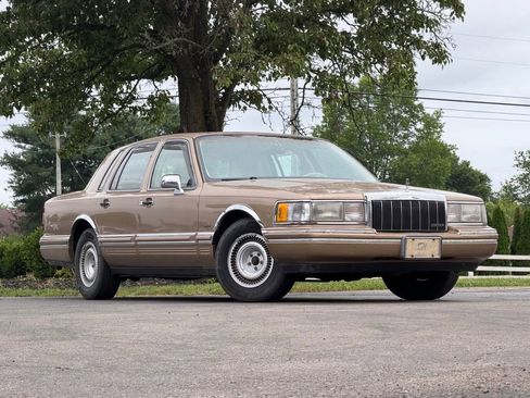Used 1991 Lincoln Town Car Executive RWD image 1