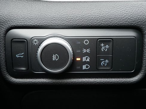 Used 2022 Ford Explorer XLT w/ Equipment Group 202A image 17