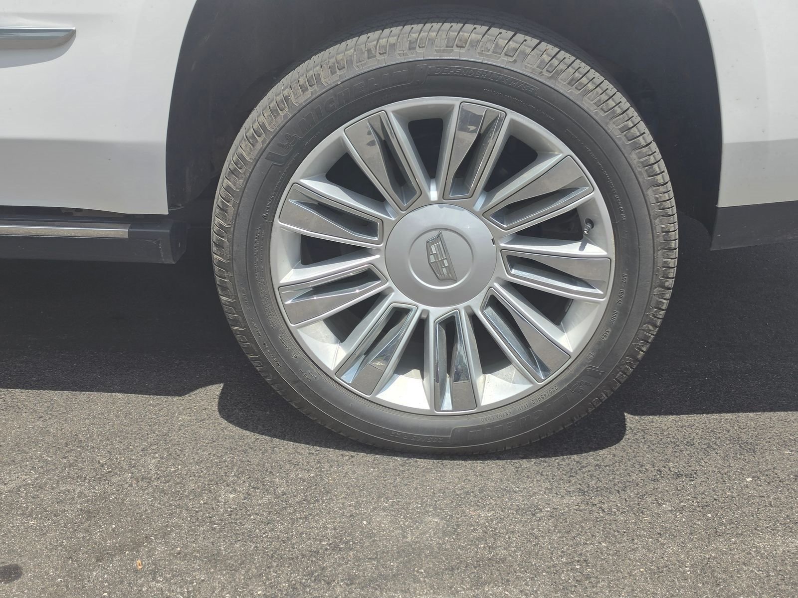 Used 2019 Cadillac Escalade Platinum AWD/4WD image 3