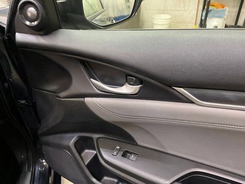 Used 2018 Honda Civic Touring image 31