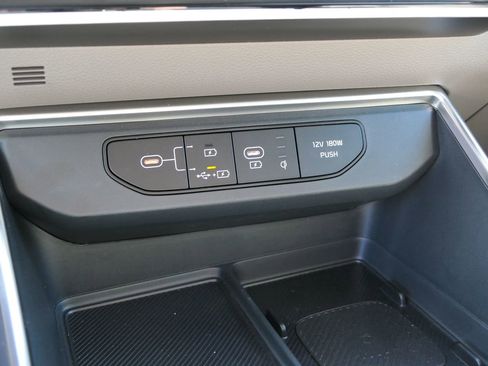 Used 2026 Kia Carnival EX image 21