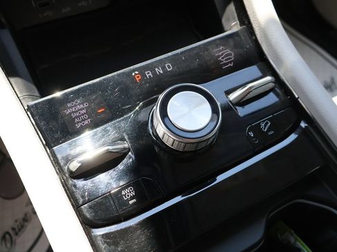 Used 2022 Jeep Grand Cherokee Overland w/ Luxury Tech Group IV AWD/4WD image 39