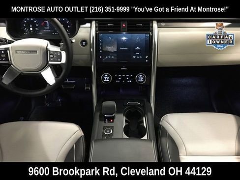 Used 2024 Land Rover Discovery Metropolitan Edition image 2