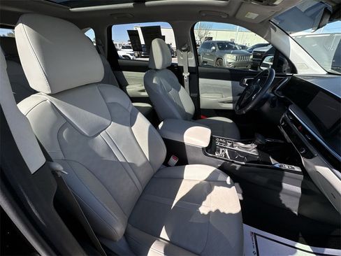 Used 2025 Kia Sorento SX image 26