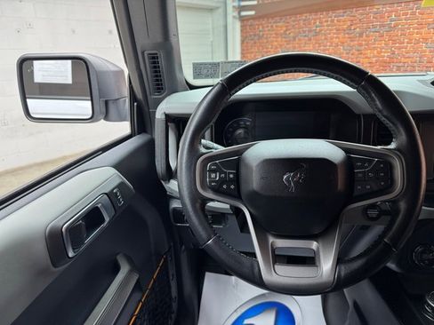 Used 2023 Ford Bronco Badlands image 13