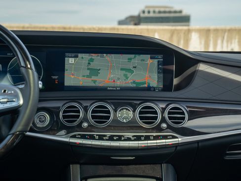 Used 2019 Mercedes-Benz S 560 4MATIC Sedan image 23