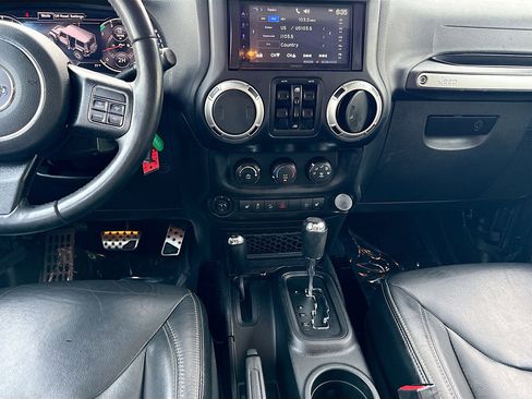 Used 2017 Jeep Wrangler Unlimited Rubicon w/ Dual Top Group AWD/4WD image 17