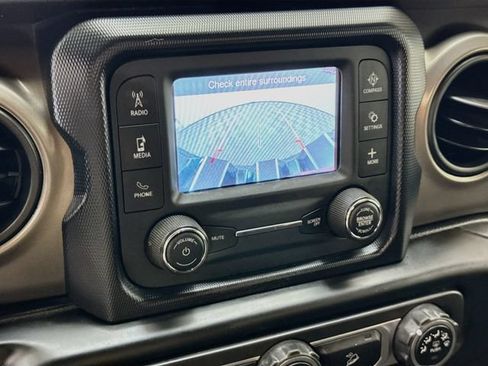 Used 2019 Jeep Wrangler Sport AWD/4WD image 13