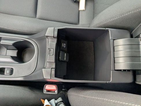 Used 2025 Toyota Corolla LE image 29