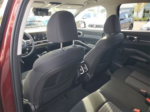 Used 2025 Kia Sorento LX image 9
