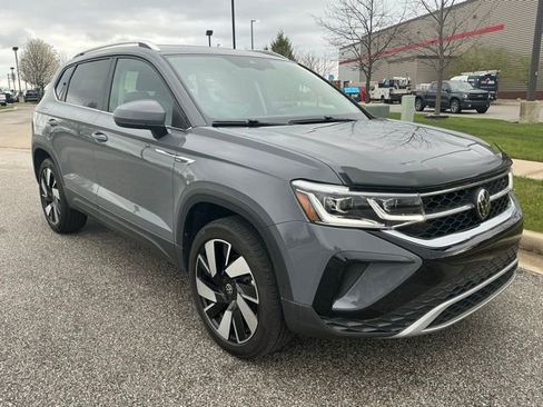 Used 2024 Volkswagen Taos SEL image 2