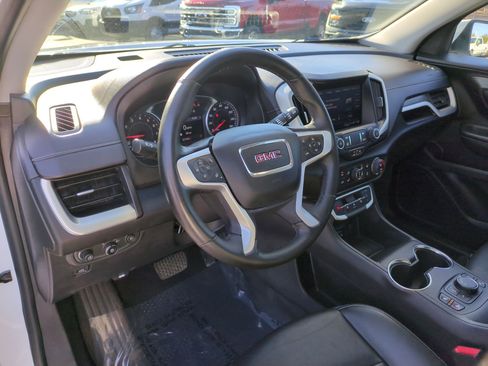 Used 2024 GMC Terrain SLT image 12