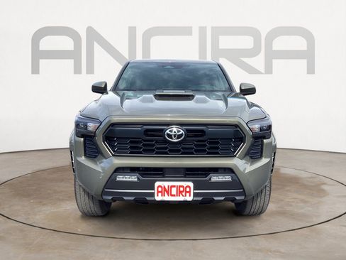 Used 2025 Toyota Tacoma TRD Sport AWD/4WD image 8
