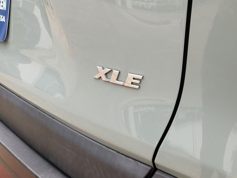 Used 2022 Toyota RAV4 XLE FWD image 10