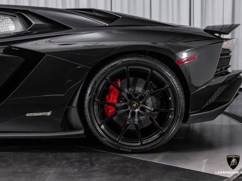 Used 2018 Lamborghini Aventador S image 24