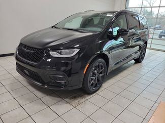 New 2026 Chrysler Pacifica Select w/ S Appearance Package video 2