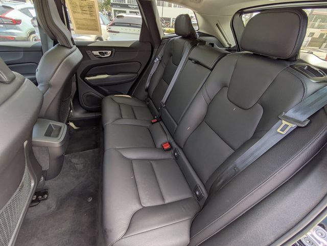 Certified 2022 Volvo XC60 B5 Momentum FWD image 26