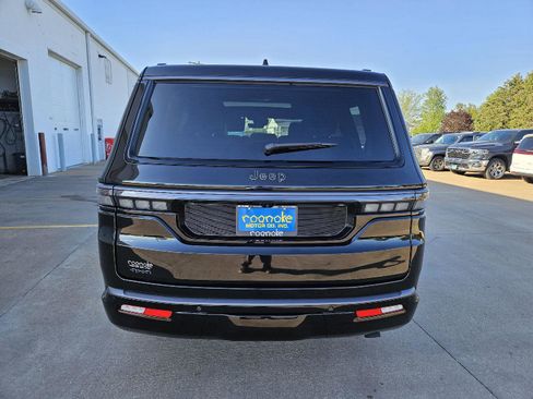 New 2026 Jeep Grand Wagoneer Limited AWD/4WD image 18