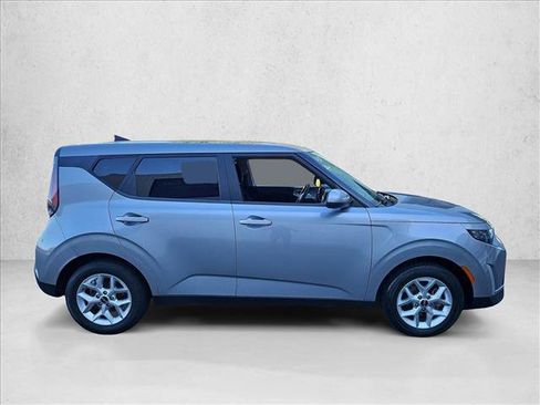 Used 2024 Kia Soul LX w/ Option Group 015 FWD image 4
