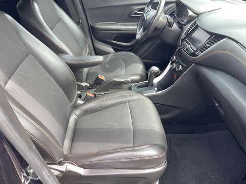 Used 2022 Chevrolet Trax LT w/ LT Convenience Package AWD/4WD image 19