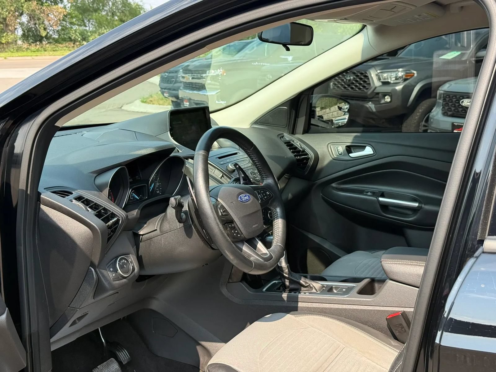 Used 2018 Ford Escape SE w/ SE Sport Appearance Package AWD/4WD image 9