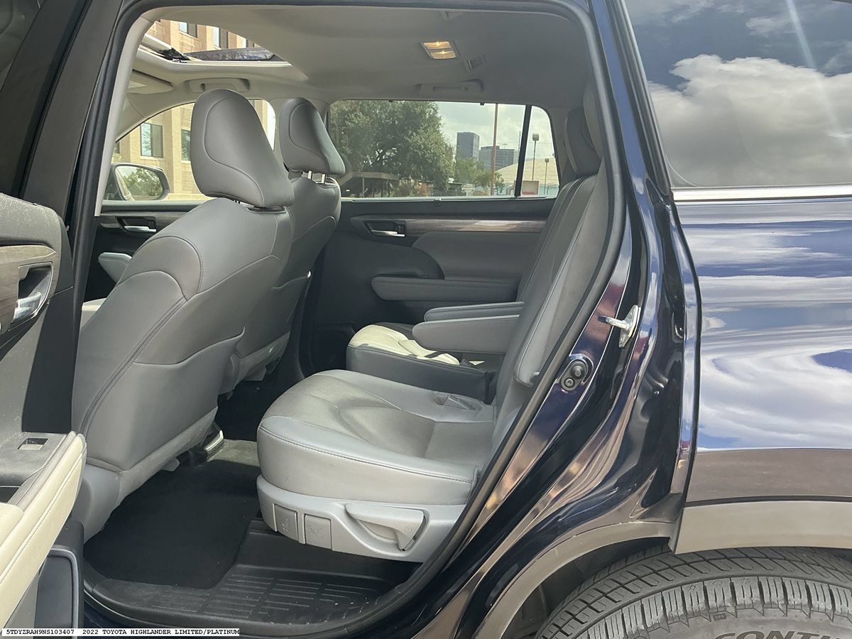 Used 2022 Toyota Highlander Limited FWD image 9