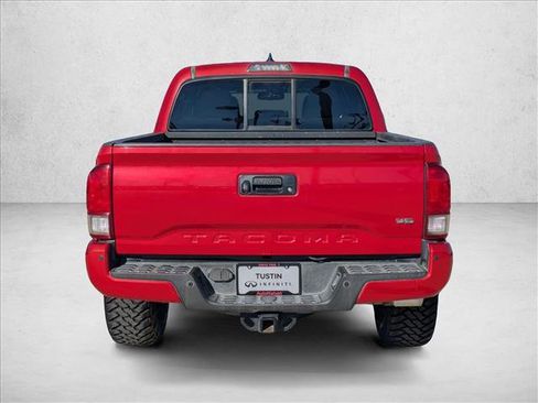 Used 2016 Toyota Tacoma TRD Off-Road image 7