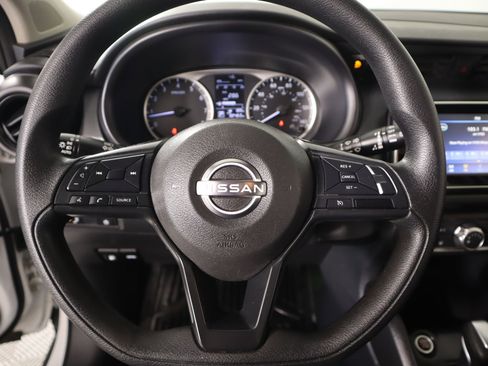 Used 2023 Nissan Kicks S image 3