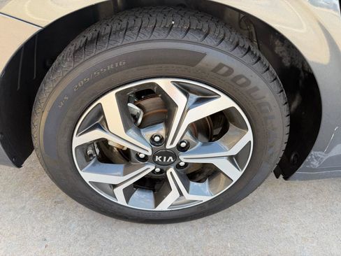 Used 2021 Kia Forte LXS FWD image 36