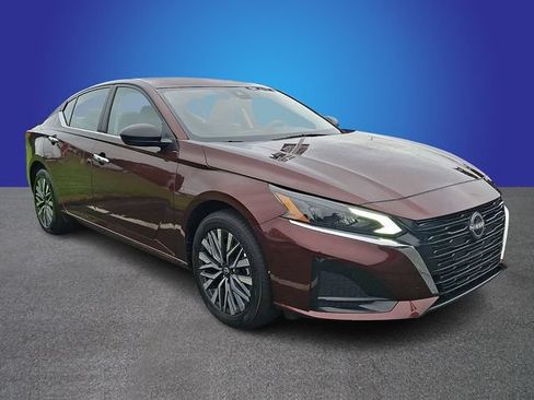 Used 2025 Nissan Altima 2.5 SV AWD/4WD image 3