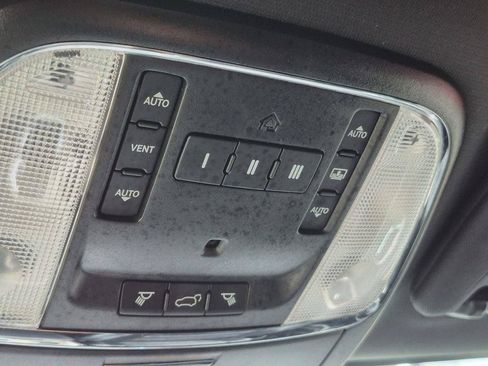 Used 2017 Jeep Grand Cherokee Overland AWD/4WD image 22