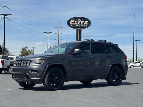 Used 2018 Jeep Grand Cherokee Laredo AWD/4WD image 1