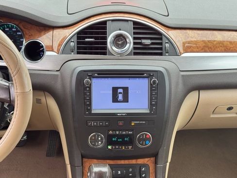 Used 2010 Buick Enclave CXL image 17