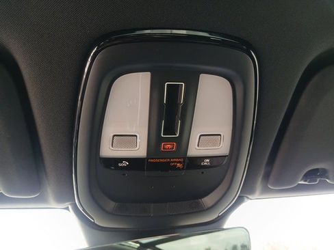 Used 2022 Volvo XC60 B5 Inscription w/ Protection Package Premier image 33