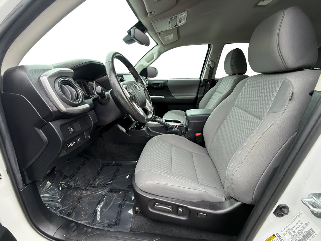 Used 2022 Toyota Tacoma SR5 AWD/4WD image 9