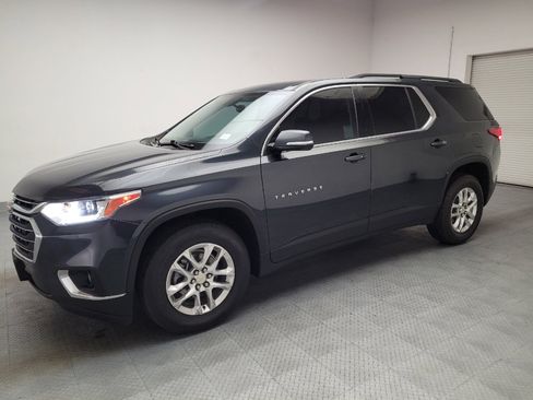 Used 2020 Chevrolet Traverse LT FWD image 2