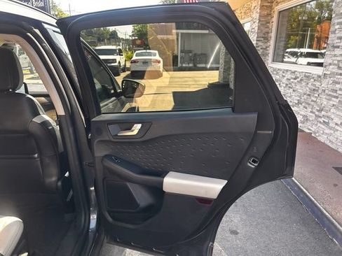Used 2020 Ford Escape Titanium AWD/4WD image 17