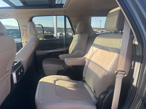 Used 2024 Ford Expedition Limited image 8