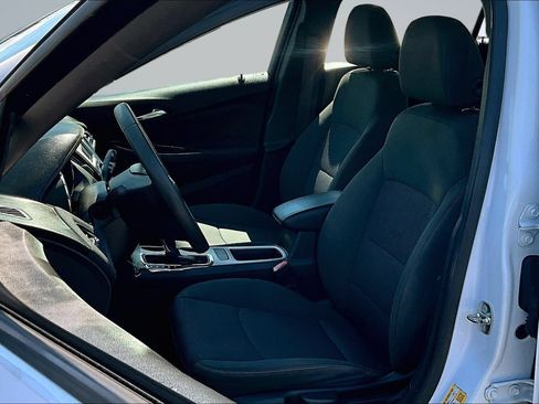 Used 2018 Chevrolet Cruze LS FWD image 21