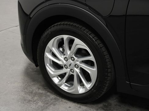 New 2027 Chevrolet Bolt LT FWD image 10