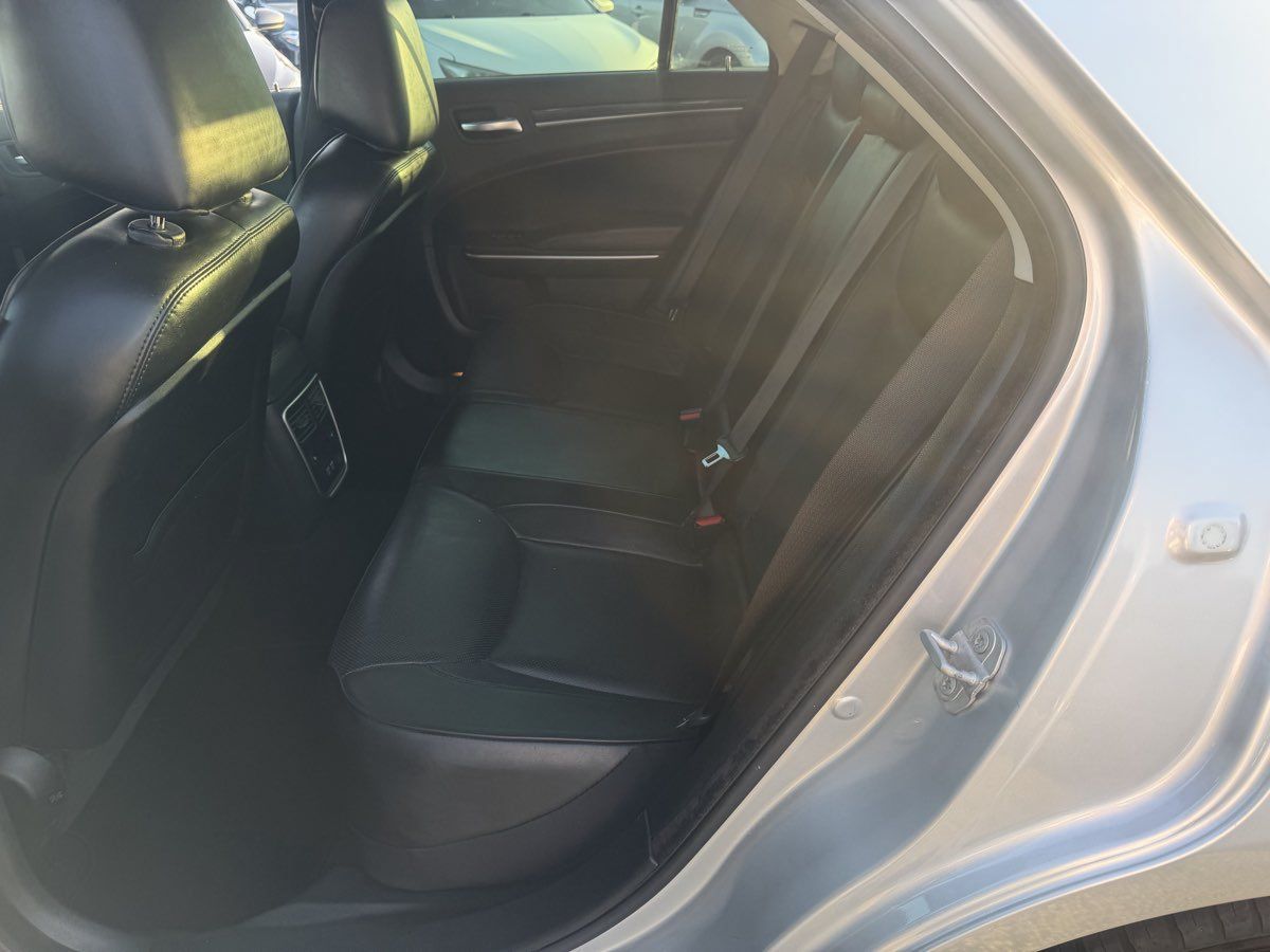 Used 2019 Chrysler 300 Limited w/ Safetytec Plus Group RWD image 22