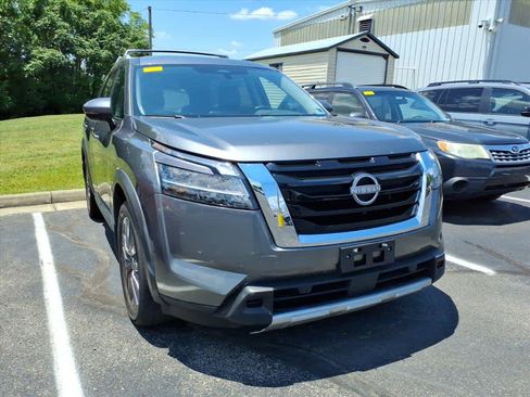 Used 2023 Nissan Pathfinder SL w/ SL Premium Package AWD/4WD image 11