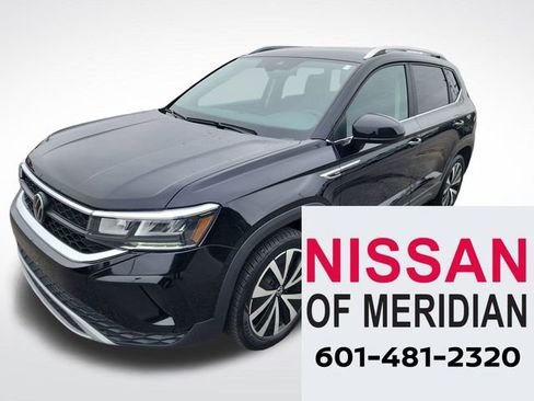 Used 2024 Volkswagen Taos SE image 1