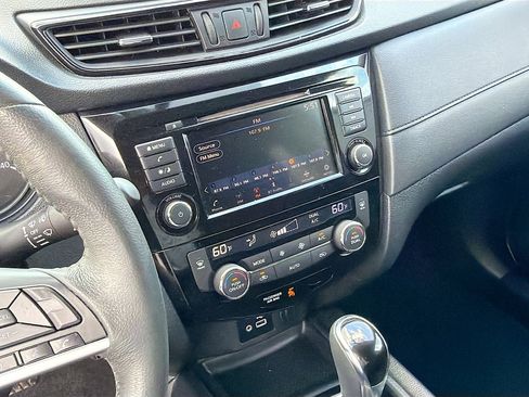 Used 2018 Nissan Rogue SV FWD image 27