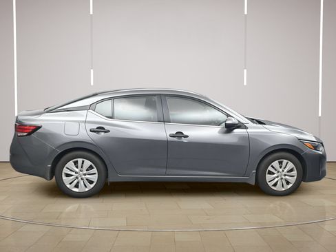 Used 2025 Nissan Sentra S FWD image 8