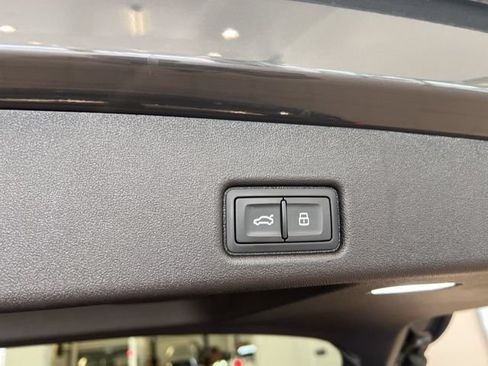 Used 2025 Audi Q5 Premium w/ Convenience Package AWD/4WD image 18