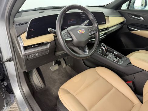 Used 2024 Cadillac XT4 Luxury w/ Cold Weather Package image 4