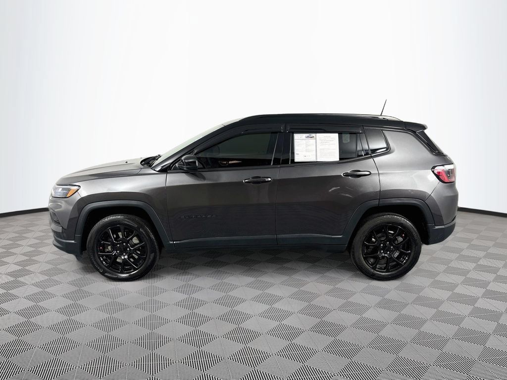 Used 2023 Jeep Compass Latitude w/ Convenience Group AWD/4WD image 4