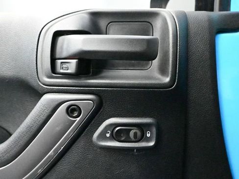 Used 2018 Jeep Wrangler Unlimited Sahara image 21